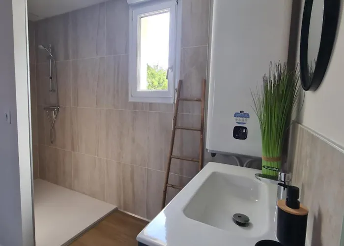 בית נופש Maison Du Puy Avec Jardin Clos, 4 Min Puy Dufou *